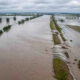 alt="Vista aérea de campos anegados y dique de contención fluvial para ilustrar las medidas de prevención de inundaciones por El Niño en Entre Ríos"