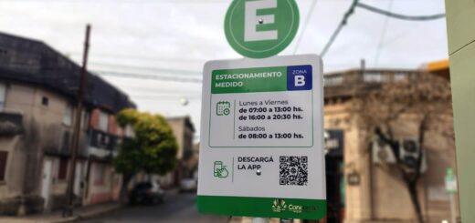 alt="Señal de estacionamiento medido en Concordia con los horarios de la Zona B durante el día"