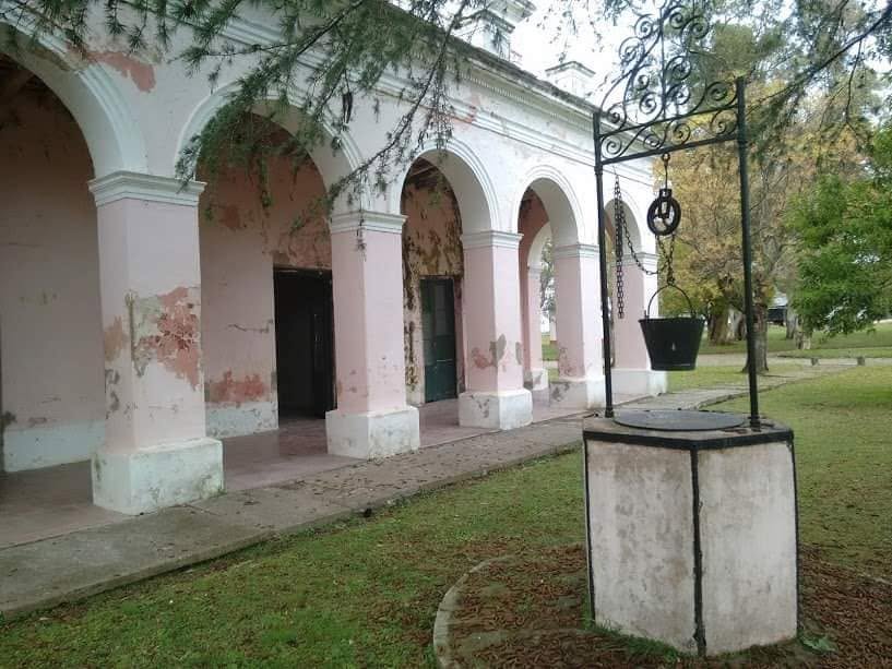 alt="Aljibe histórico junto a la Casa Histórica del General Urquiza"