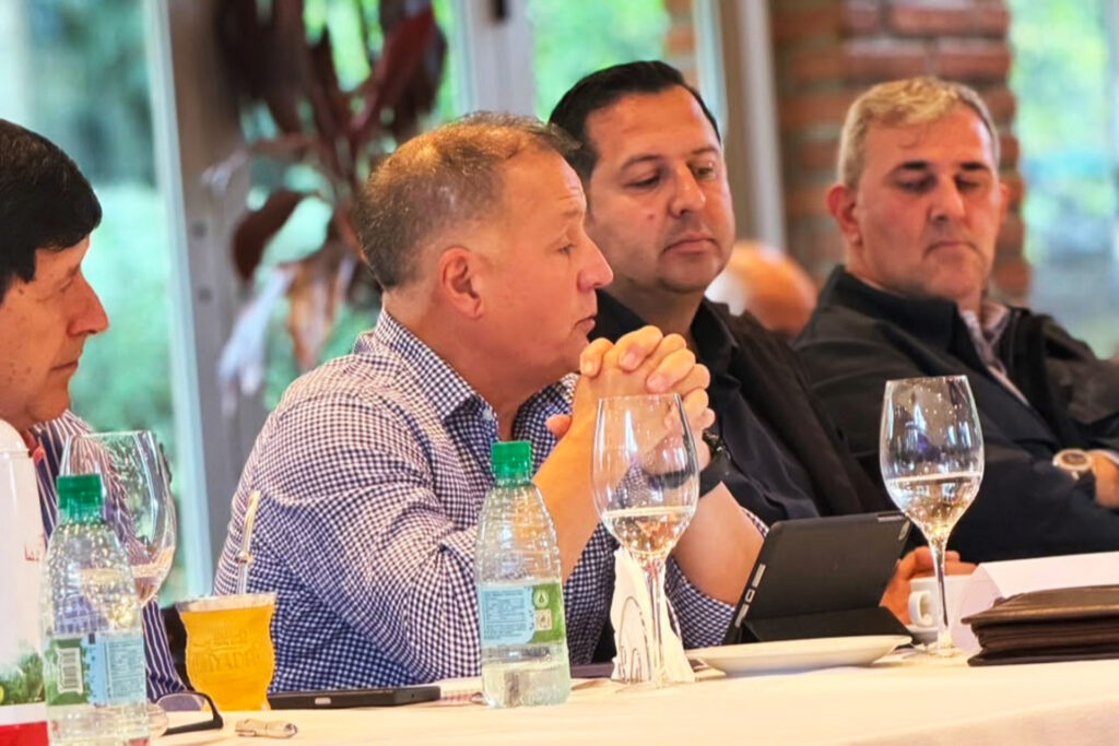 alt="Delegación de Entre Ríos en la reunión interprovincial sobre la creciente del río Uruguay en Concordia"