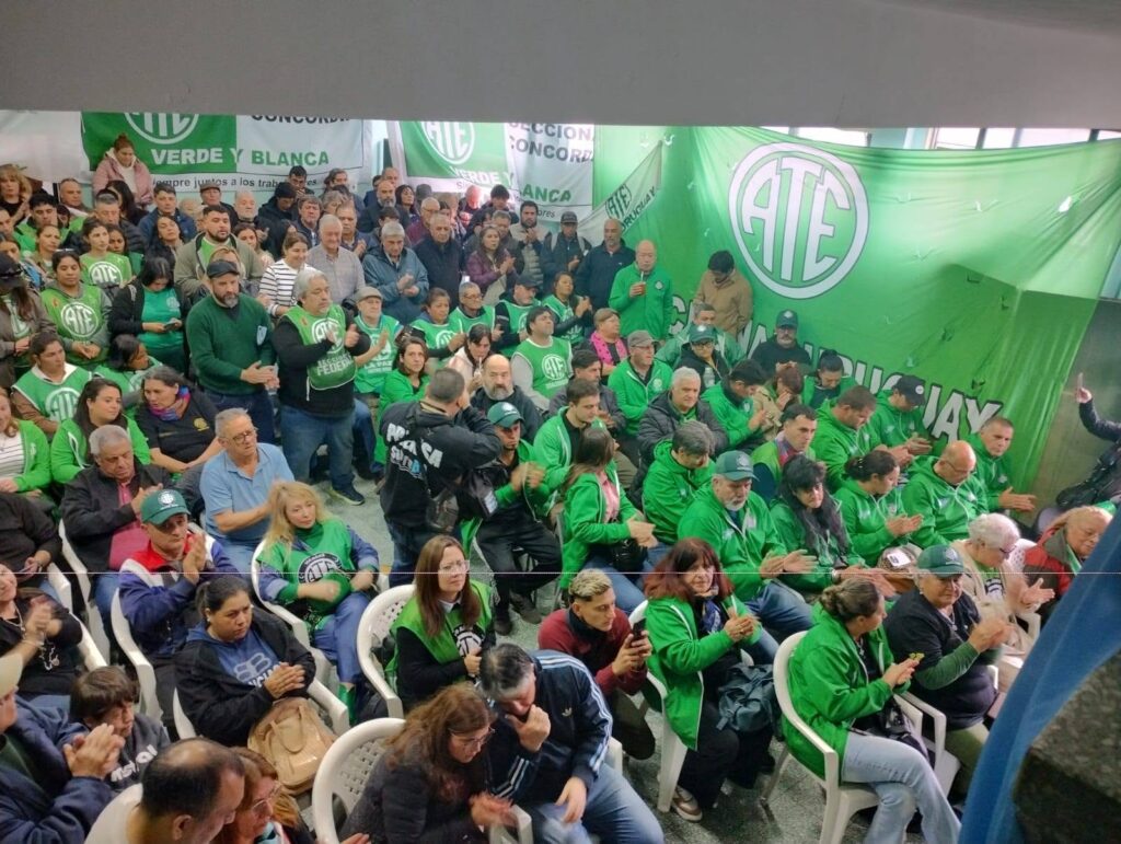 alt="participantes en el Encuentro con la Militancia de ATE Concordia"