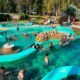 alt="vacaciones de invierno 2026 en Concordia, bañistas en las Termas del Ayuí"