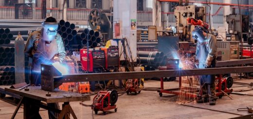alt="mercado laboral en Entre Ríos, trabajadores industriales en una planta entrerriana"