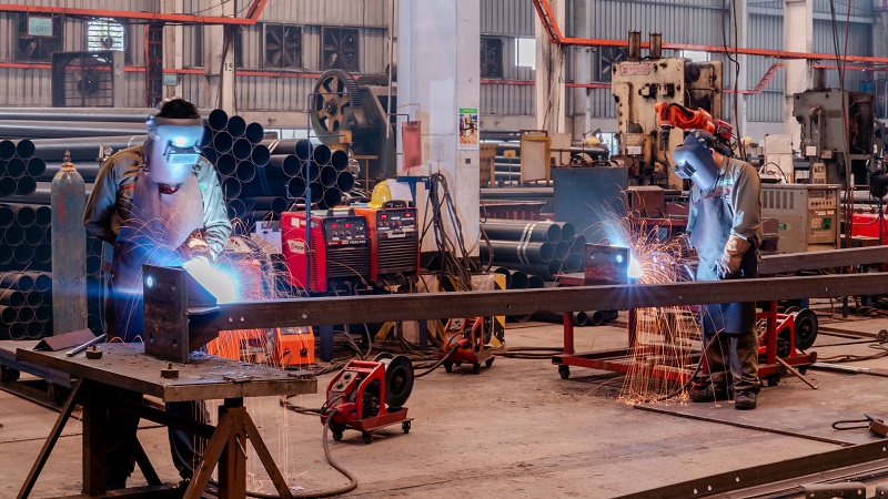 alt="mercado laboral en Entre Ríos, trabajadores industriales en una planta entrerriana"
