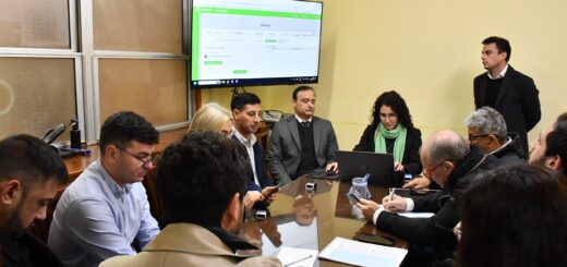 alt="Apertura de sobres de la licitación de residuos en Concordia en la Municipalidad"