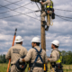 alt="Cuadrilla de la Cooperativa Eléctrica en plena tarea en las inmediaciones de Colonia Ayuí"