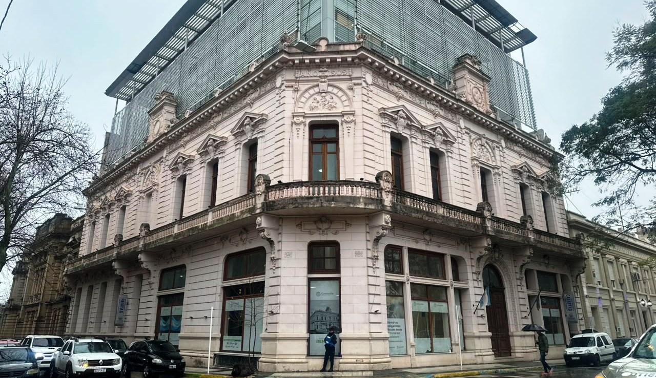 alt="Fachada del Centro Cívico de Concordia donde se dictarán las capacitaciones laborales gratuitas"