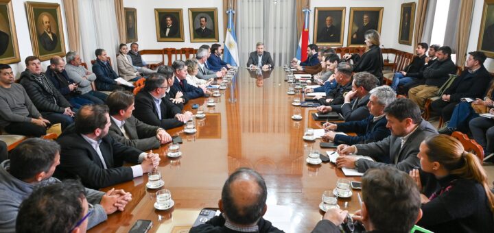 alt="Entre Ríos ante El Niño, reunión de Frigerio con intendentes en Casa de Gobierno"