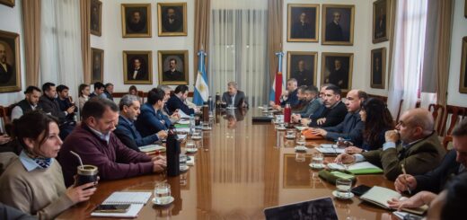 alt="Reunión de gabinete por El Niño con ministros y secretarios"