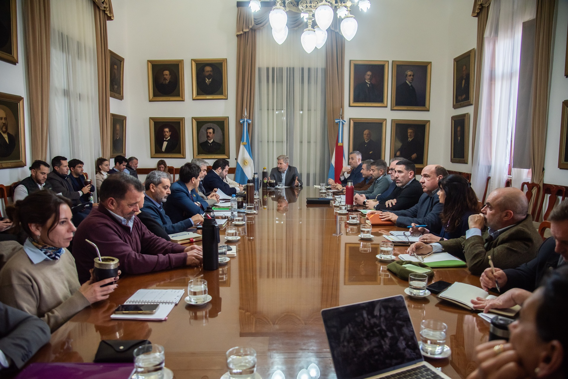 alt="Reunión de gabinete por El Niño con ministros y secretarios"