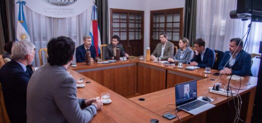 alt="El Gobernador Frigerio presidiendo la mesa interinstitucional de alimentación escolar en Entre Ríos"