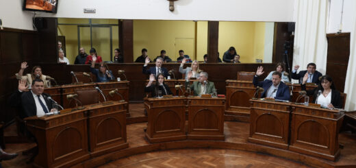alt="Sesión ordinaria en el recinto del Concejo Deliberante de Concordia"