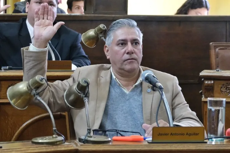 alt="Primer plano del concejal Javier Aguilar en el Concejo Deliberante de Concordia"