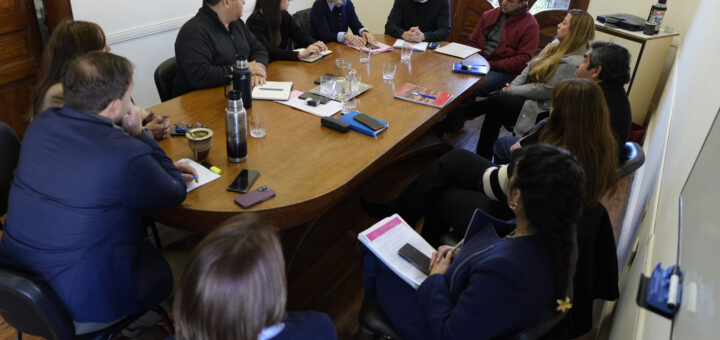 alt="Reunión en el Concejo Deliberante para abordar el Conflicto PAMI- Sanatorio Concordia"