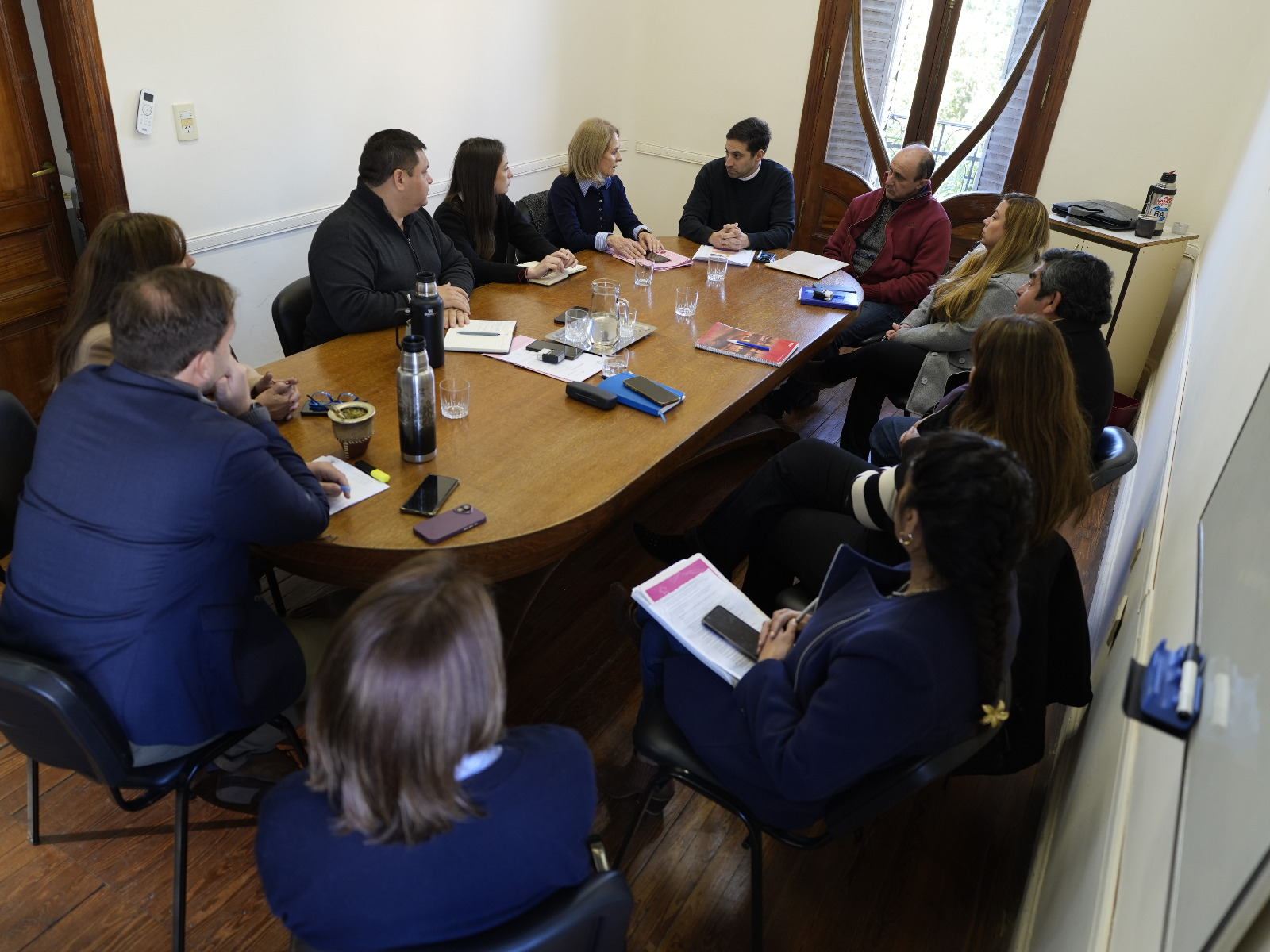 alt="Reunión en el Concejo Deliberante para abordar el Conflicto PAMI- Sanatorio Concordia"