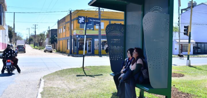 alt="Detalle de las nuevas garitas para el transporte urbano de pasajeros en Concordia"