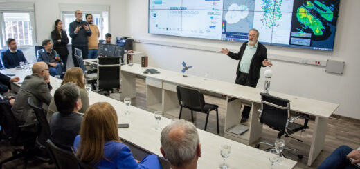 alt="Observatorio con pantallas de radar y mapas meteorológicos en el encuentro de la Región Centro realizado en Córdoba"