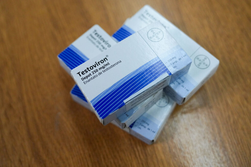 alt="Cajas de Testoviron para tratamientos de hormonización, insumos de salud sexual y reproductiva en Entre Ríos"