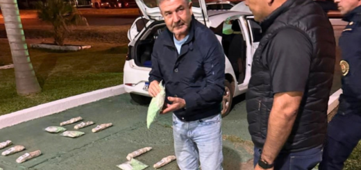 alt="Ministro Néstor Roncaglia durante el secuestro de cristal y éxtasis en Entre Ríos en puesto de control vial Paso Cerrito"