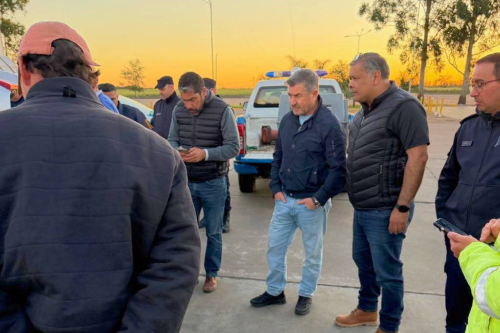 alt="Autoridades en puesto vial durante el secuestro de cristal y éxtasis en Entre Ríos departamento Federación"