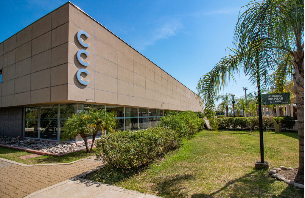 alt="Fachada del Centro de Convenciones de Concordia, sede de la Feria Provincial del Libro Concordia 2026"