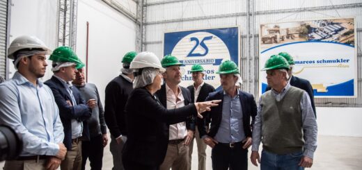 alt="Frigerio y Lamothe recorren una planta arrocera financiada con créditos del CFI en Entre Ríos"