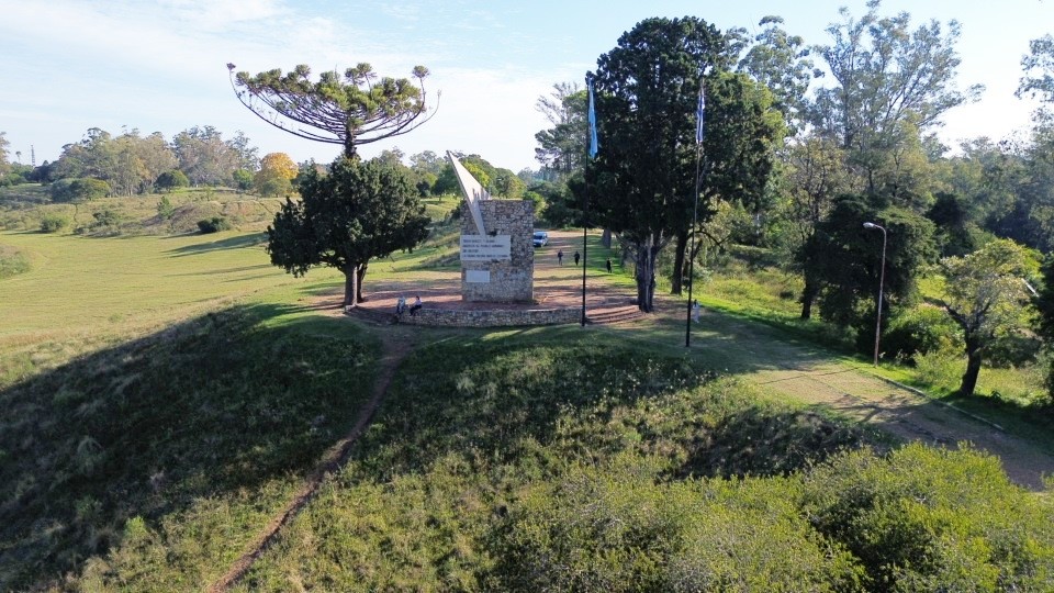 alt="Monumento en el Parque San Carlos, escenario de las Jornadas de Sensibilización"